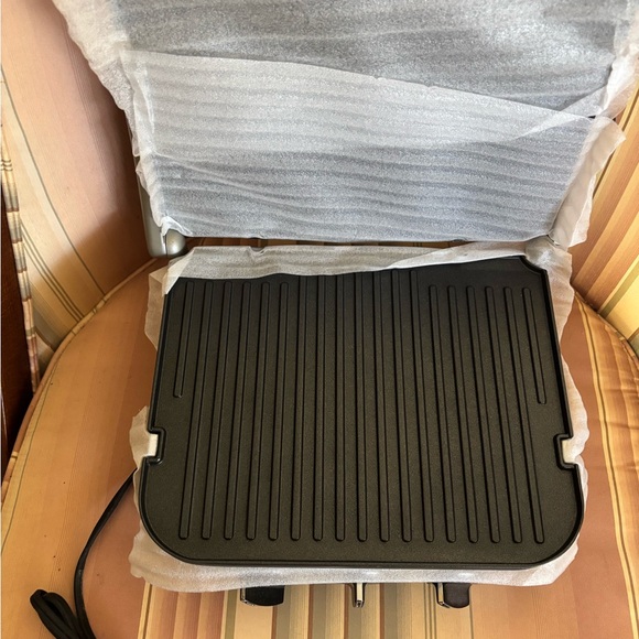 Cuisinart Stainless Steel Griddler NWT - Picture 2 of 3